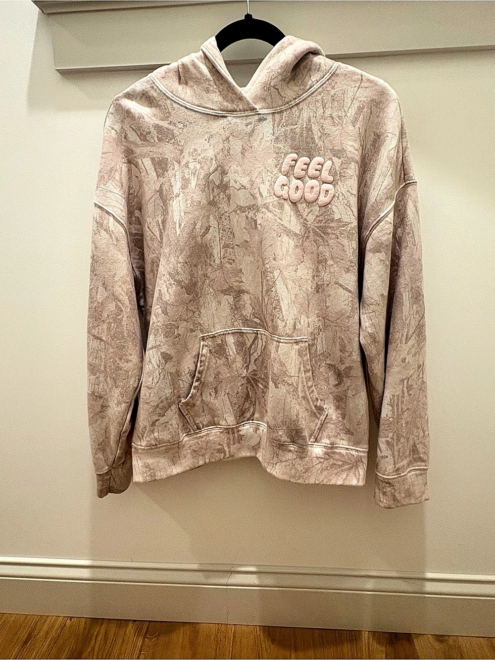 Hollister Feel Good Camo Graphic Hoodie Graphic Hoodie Pink & Gray XS